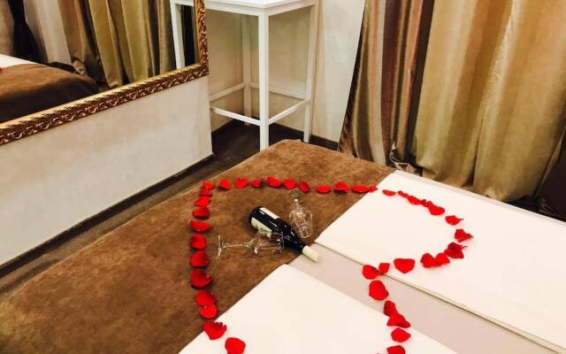 Central Business Suites with Hot Jacuzzi