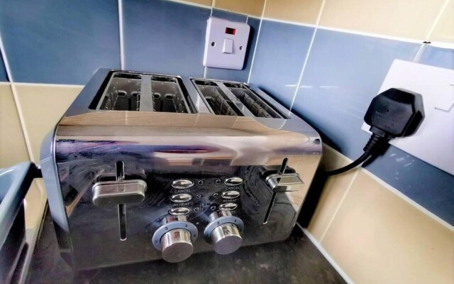 Stylish Luton Apartment With Wi-fi & Free Parking