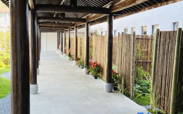 Sansheli Garden Hostel