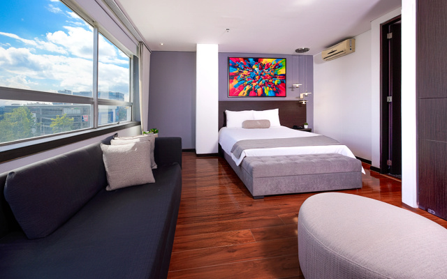 One Sixteen Hotel