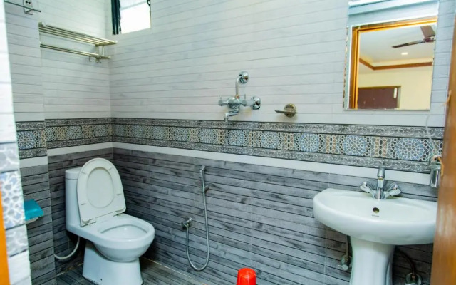 Hotel Everest Regency by OYO Rooms