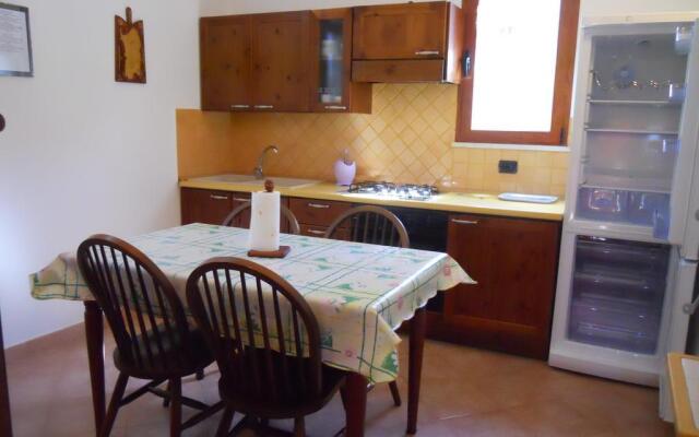 Artistika Golden Apartment