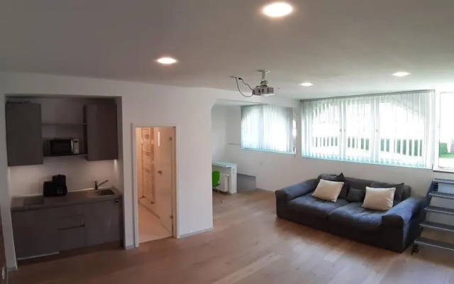 Modern und Ruhig in Wuppertal mit Heimkino-Beamer! Top Ausstattung und Privatparkplatz an der Unterkunft
