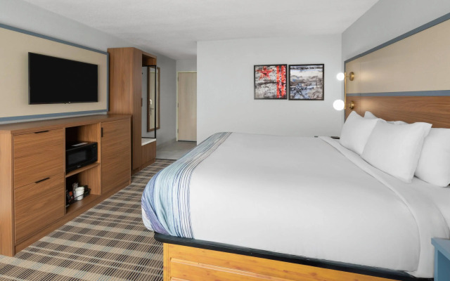 AmericInn by Wyndham Douglas/Saugatuck