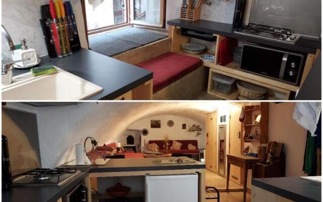 Studio atypique rue de Turin (ancienne étable de village)