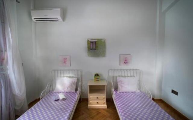 Villa Corina near the Airport
