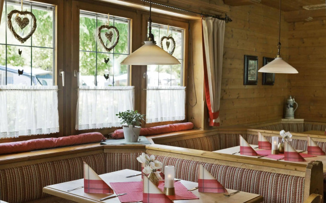 natürlich Hell. Aparthotel & Camping