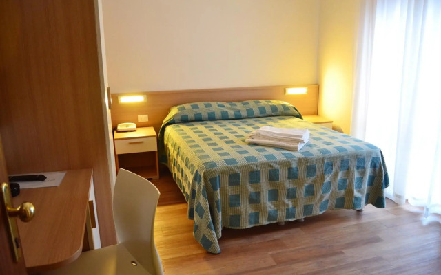 Hotel Midi
