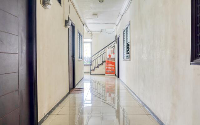 RedDoorz near Widya Mandala University