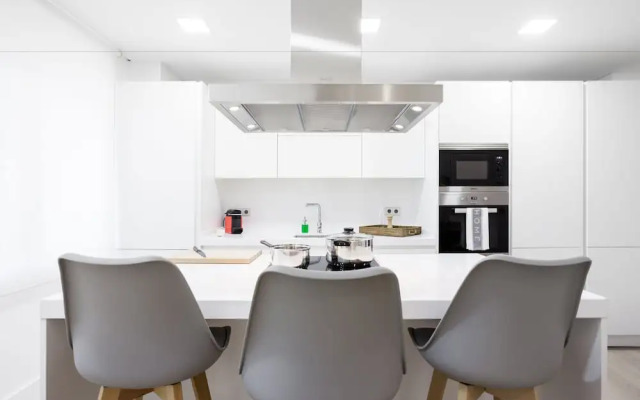 Velazquez Apartments by FlatSweetHome