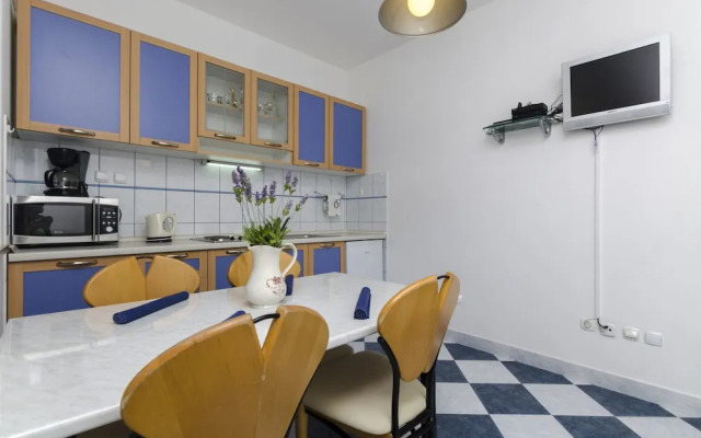 Apartments and Rooms LEA