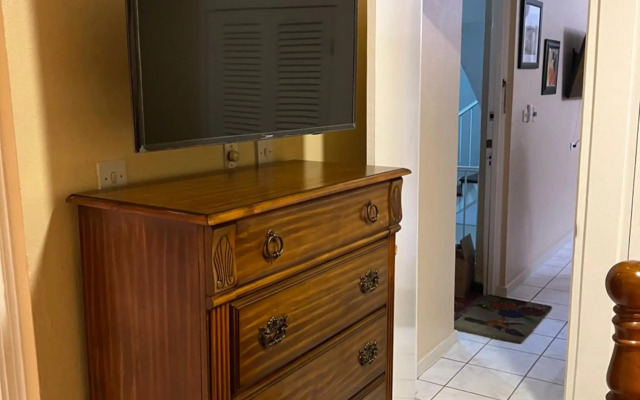 Lovely Modern 1Bedroom overlooking Carribean Sea.