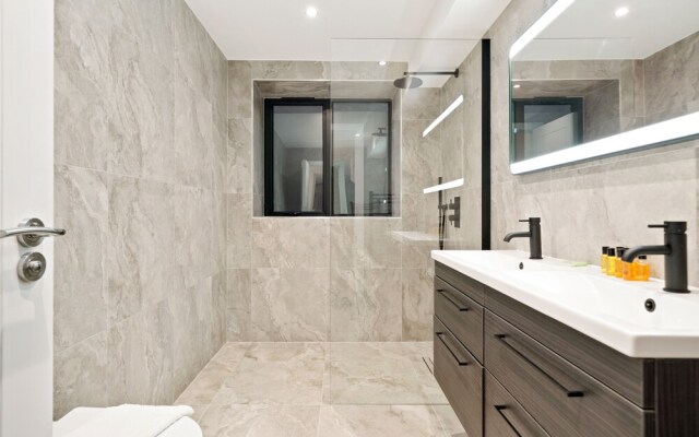 Executive 1 & 2 Bed Apartments in the Heart of London, Free WiFi by City Stay London