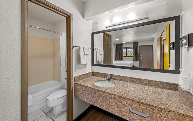 Days Inn by Wyndham Independence