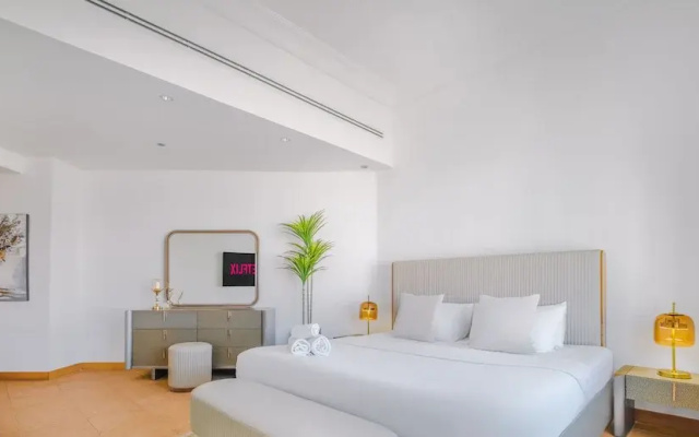 LUX The Shoreline Penthouse Suite