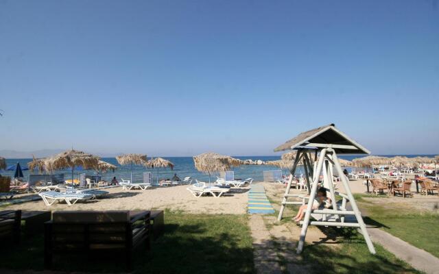 Theodorou Beach Hotel Apartments