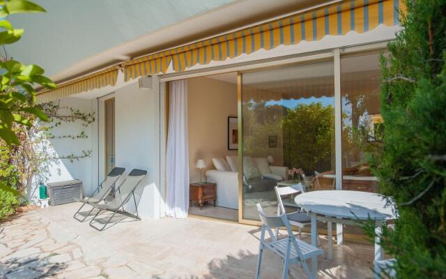 Scenic apartment in Cannes with private terrace