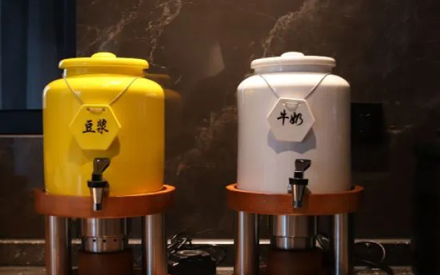 Yixuan International Hotel (Zhongshan Pedestrian Street Rongcheng Tianjie Branch)