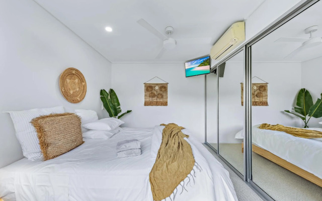 Three B Airlie 2 bedroom unit Seaviews & Pool