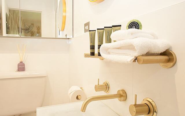 PANAMA-hosted by:L'Abode Accommodation