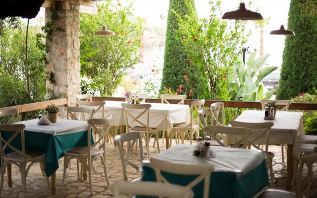 Folie Marine Beach Hotel & Club