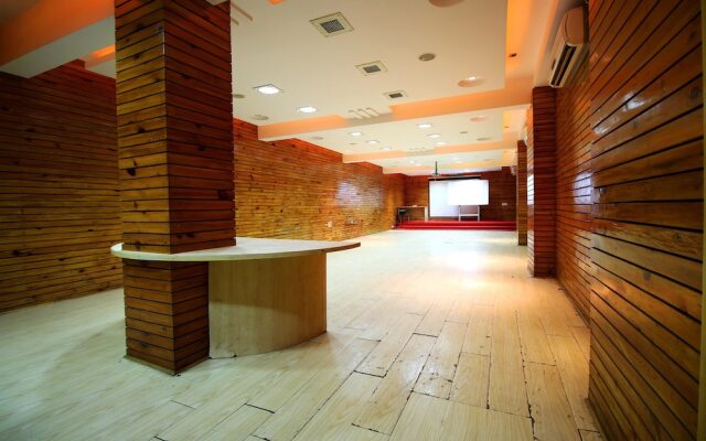 OYO 900 Marshall The Grand Hotel