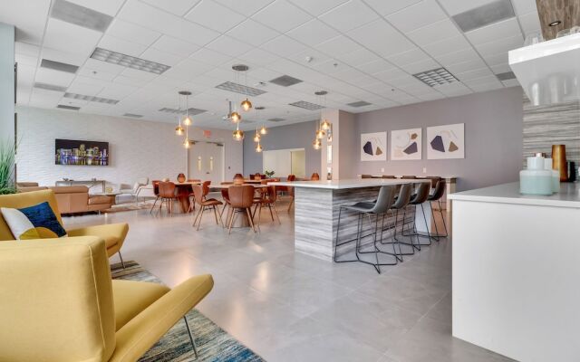 The Club at Brickell Bay Luxury Suites