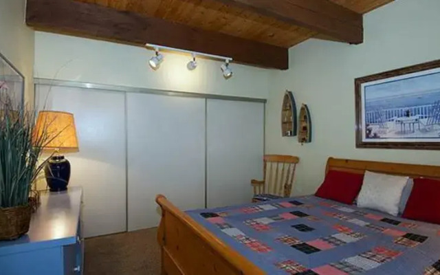 15 Cedar Crest 3 Br townhouse by RedAwning