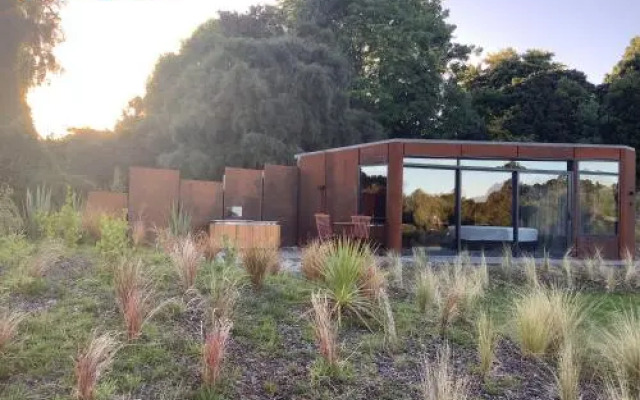 Ngā Whare Mānatu