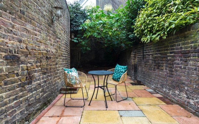 The Earl's Court Retreat - Modern & Central 2BDR with Garden