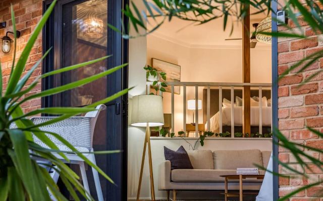 The Lookout, Eagle Bay