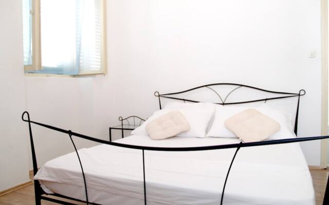 Step Away From The Beach 1-bedroom Apartment Lolov