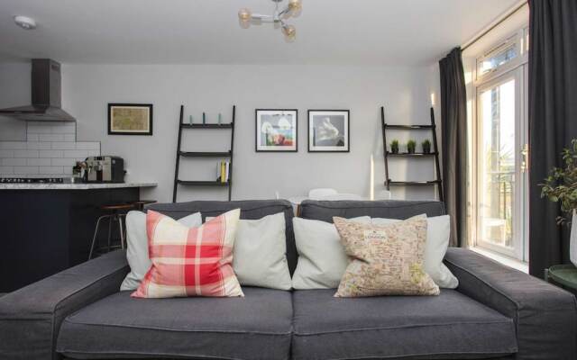 Lovely 2 Bedroom Flat Near Whitechapel Station