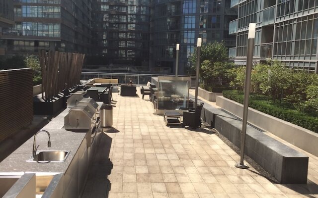 CN Tower View Design apart 3BD-2BA DT