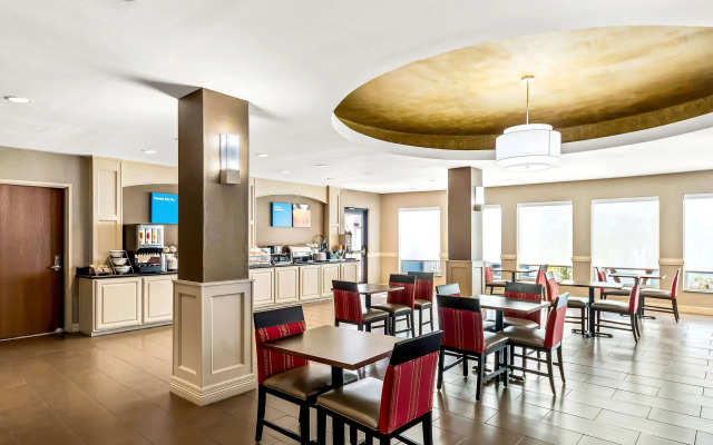 Comfort Inn & Suites Donna near I-2