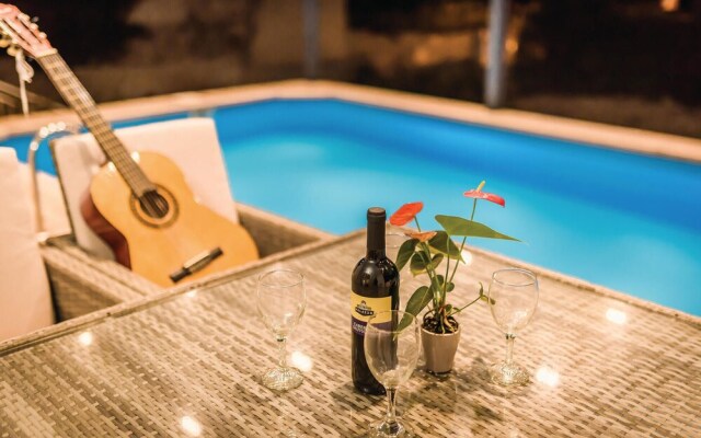 Amazing Home in Brodarica With Wifi and 6 Bedrooms