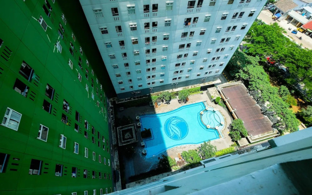 Spacious Studio Room at Green Pramuka Apartment