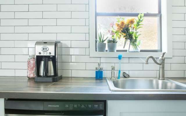 WanderJaunt - Sendero - 3BR - East MLK