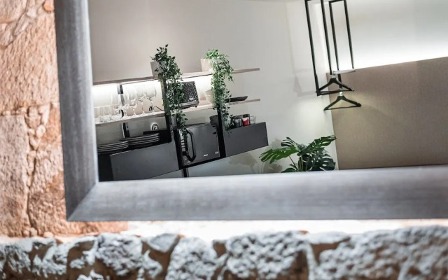 Guestready - Mezuzah Yellow