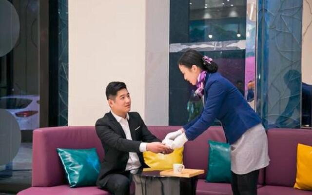 Lavande Hotels Shenzhen Longgang Dayun Center Jixiang Metro Station