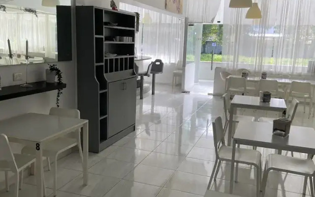Master Glass Siute