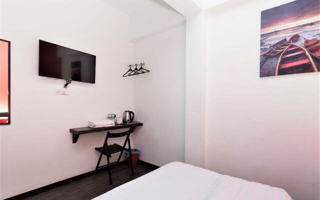 ZEN Rooms Basic Near KTM Sentul