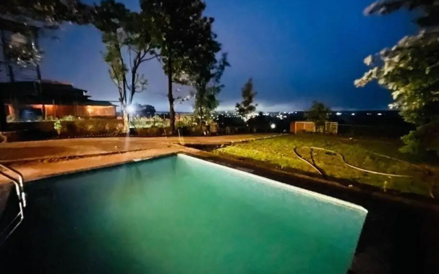 West Valley Villa Casa East