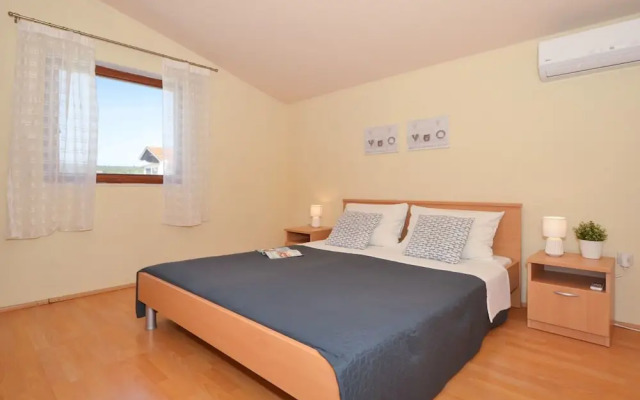 Paž - 28m From the Beach - A2