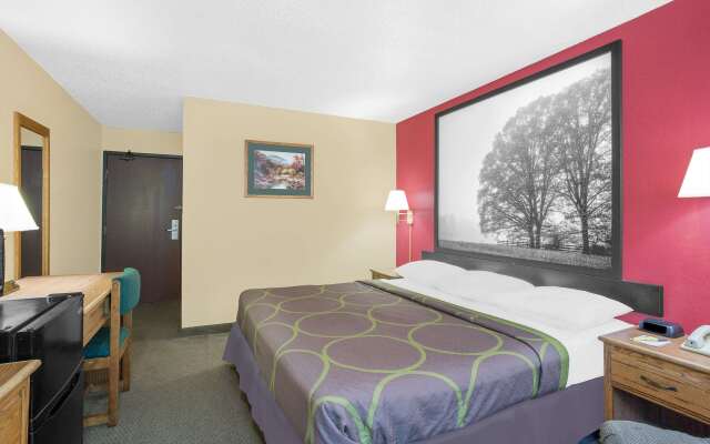Super 8 by Wyndham Roanoke VA
