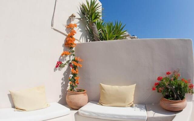 Art Villa Exogonia Santorini