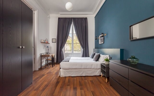Gaudí in Barcelona with 2 bedrooms and 2 bathrooms