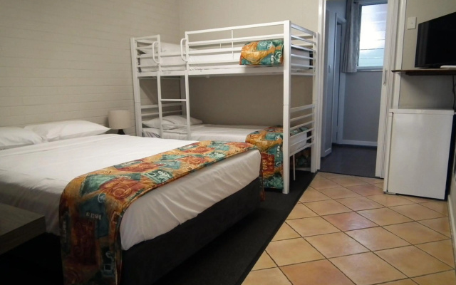 Paradise Lodge Motel – Guest Rooms – Mackay