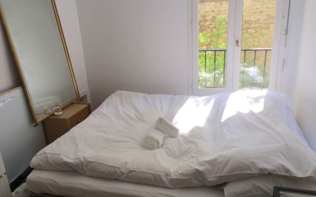 Flat In Le Marais With 2 Bedrooms