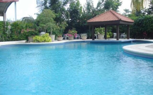 Leonia Holistic Destination